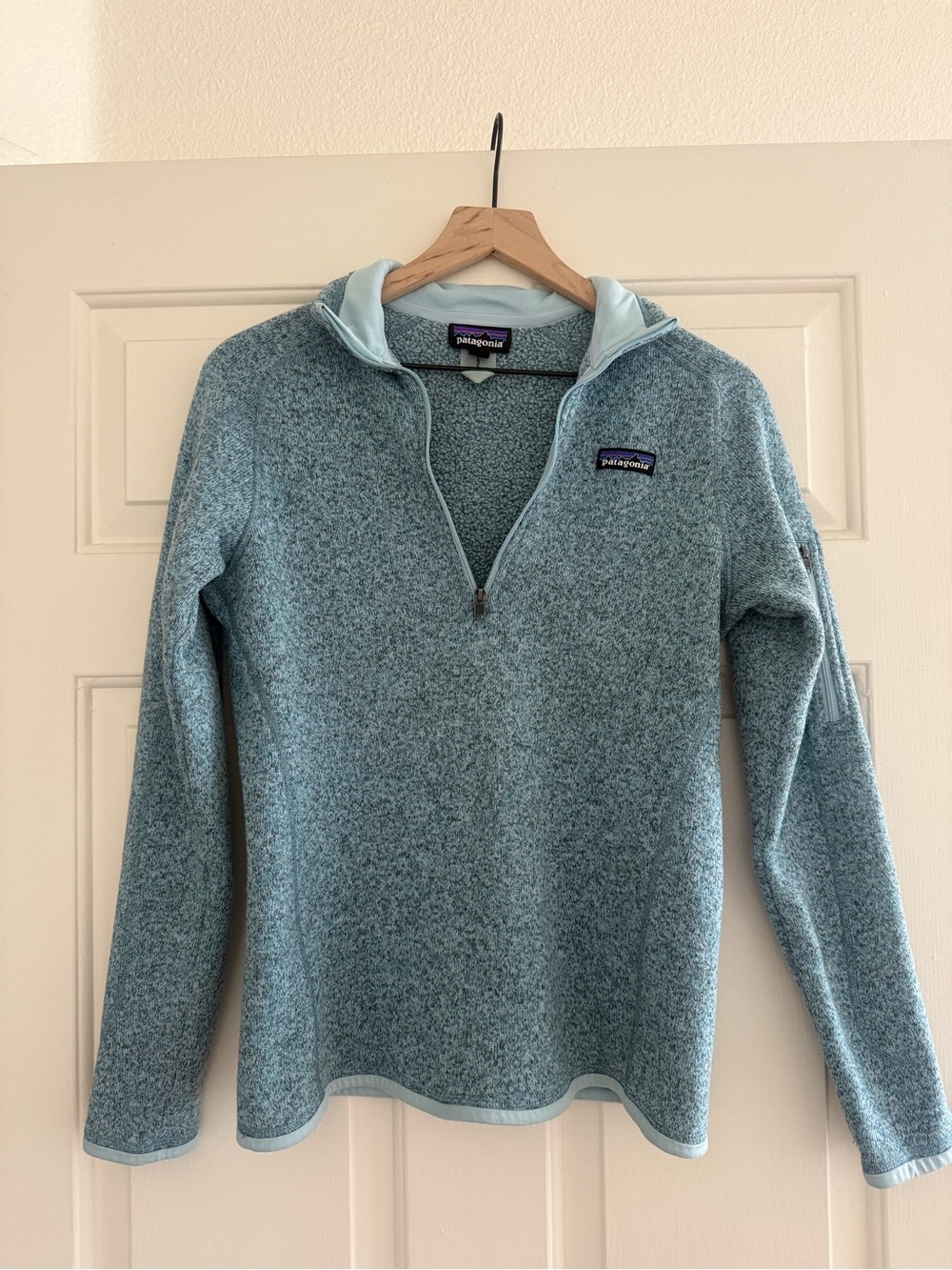 Patagonia Women’s Heathered Light Blue Quarter-Zip Pullover